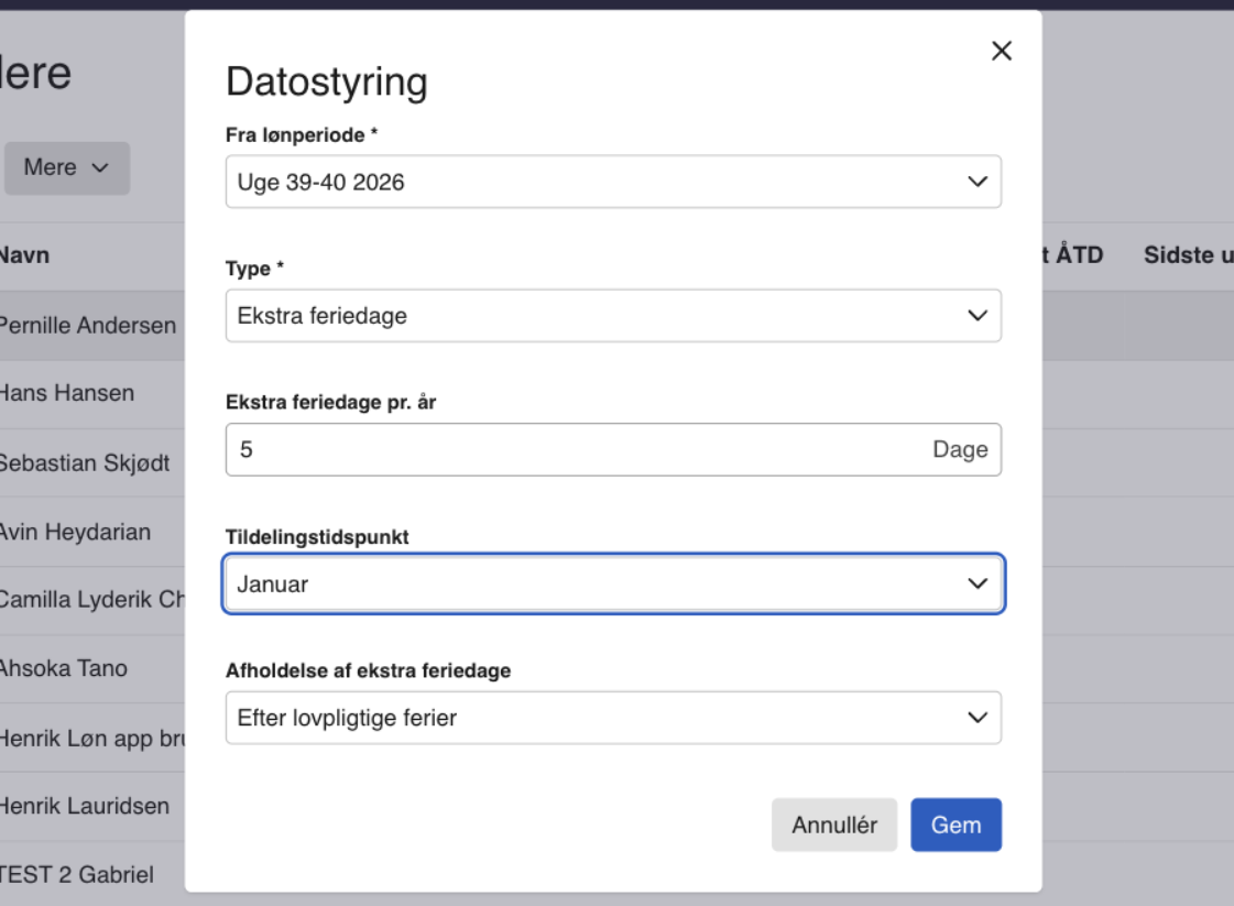 Viser dialogen Datostyring udfyldt for ekstra feriedage – bruges til at angive antal dage og tildelingstidspunkt.