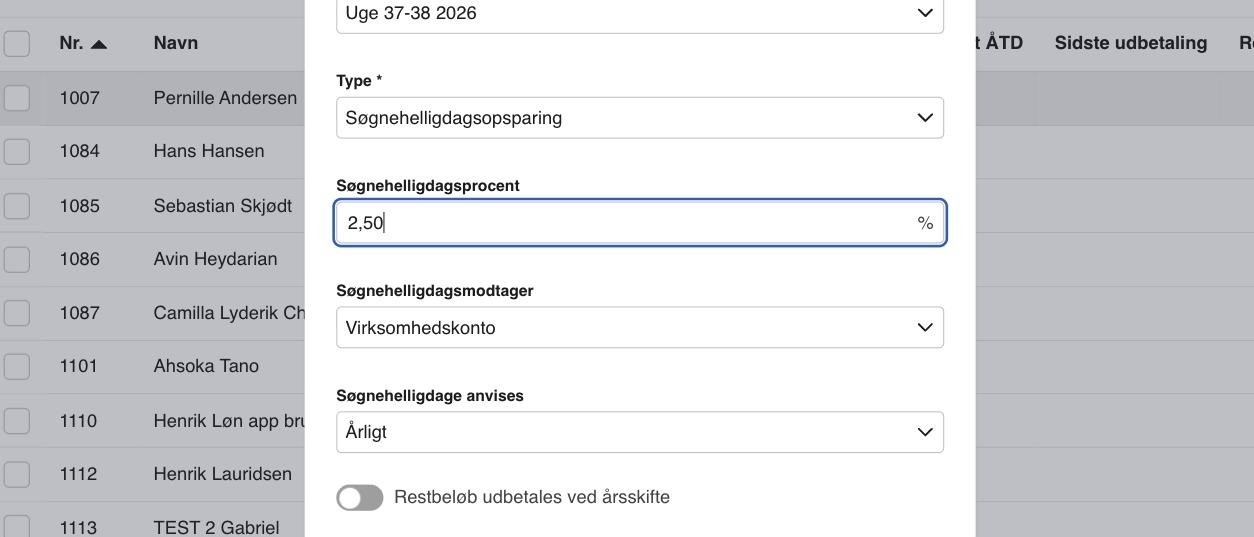 Viser felterne til søgnehelligdagsopsparing i Datostyring – bruges til at planlægge procentsats og modtager.