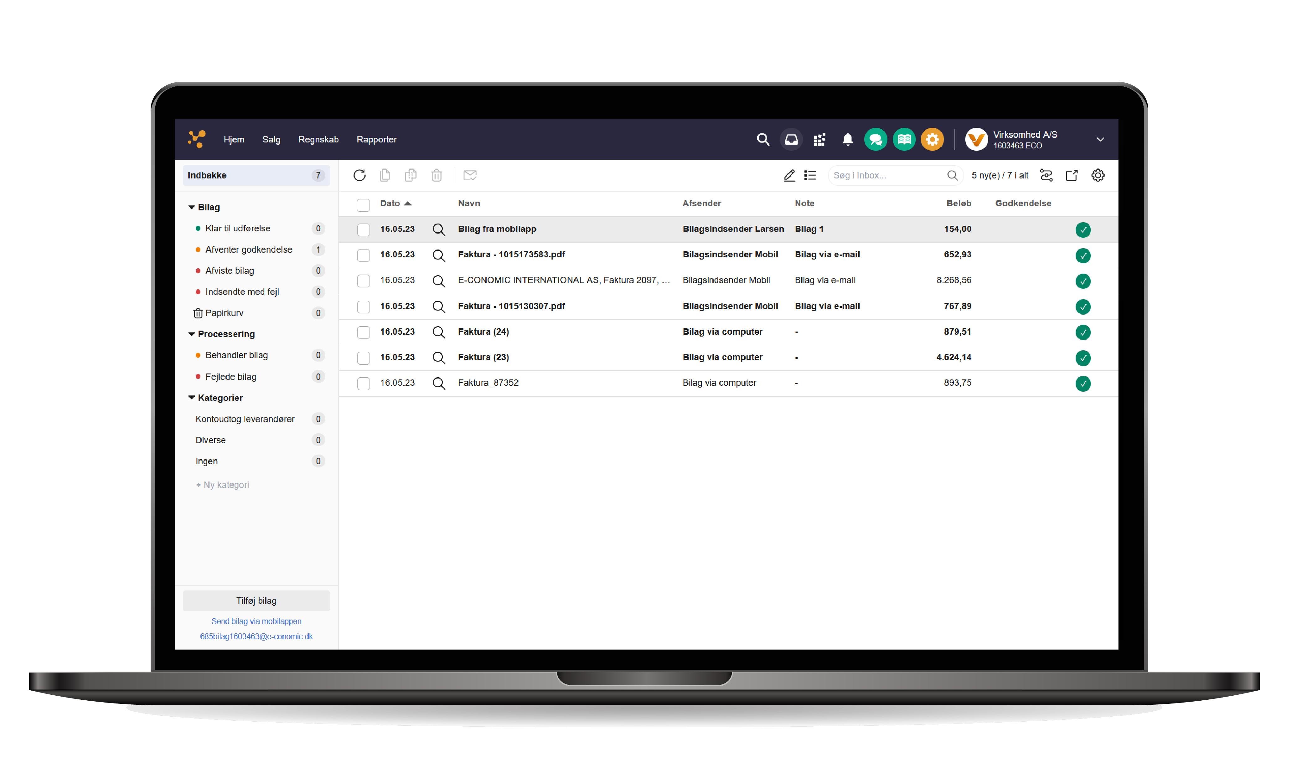 En computer med et overblik over e-conomic Inbox