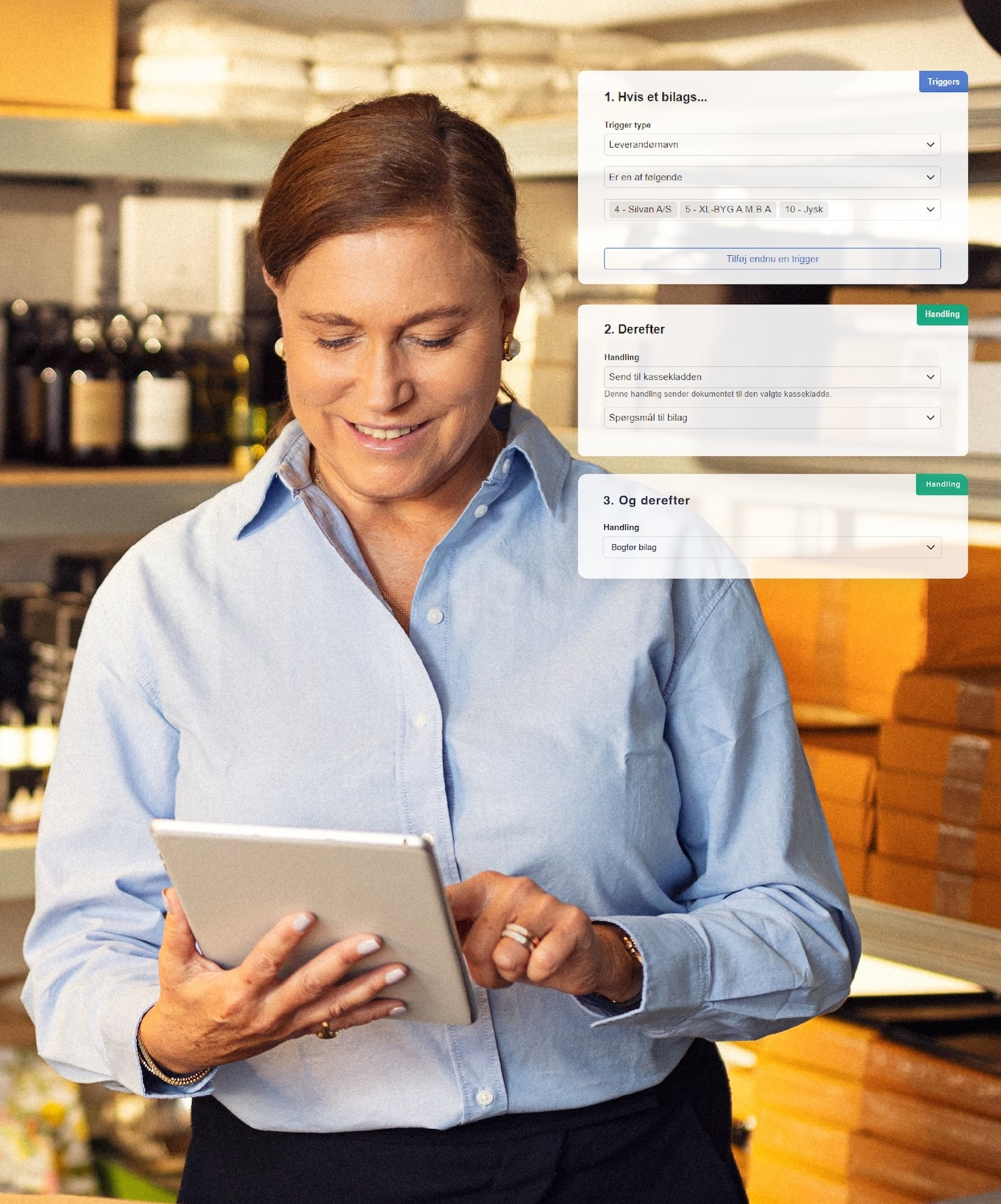 Dame der står med ipad og laver workflow til sit bilag