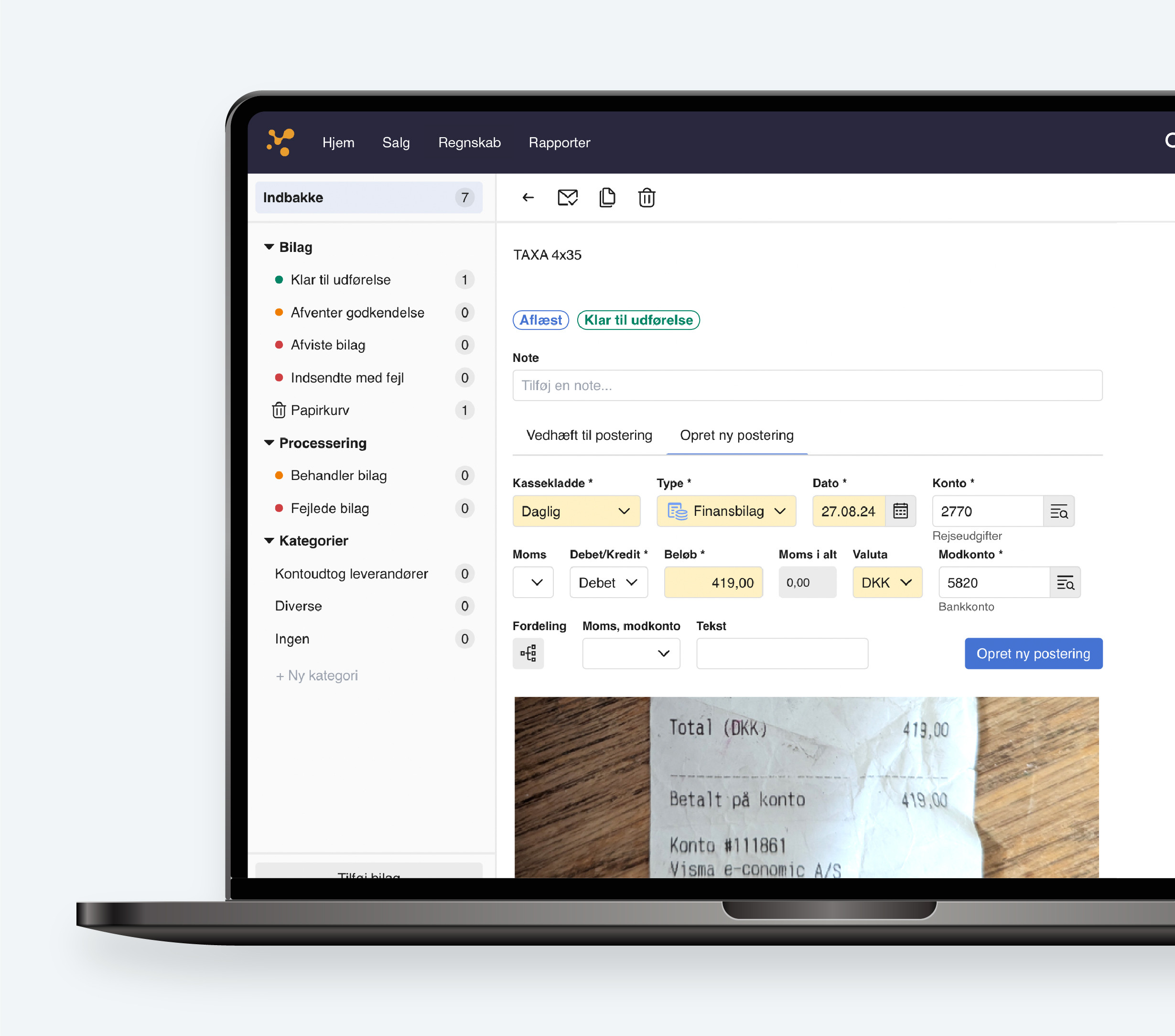regnskabsprogram computer laptop om digitale bilag i inbox