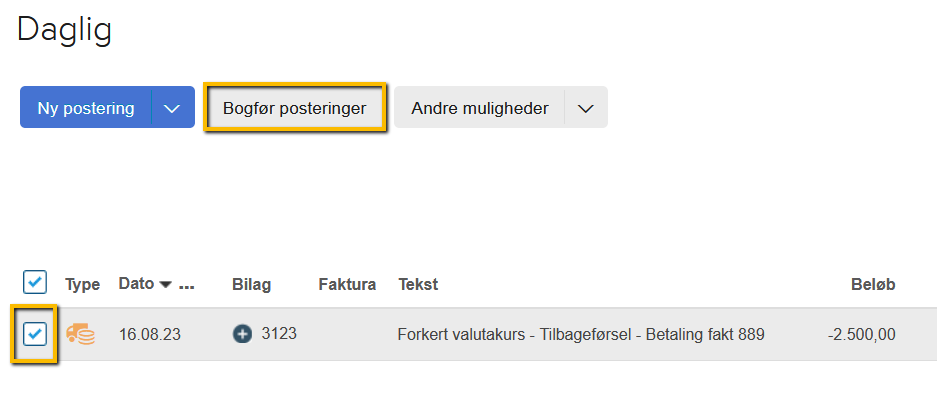 Viser markering af en posteringslinje og knappen ‘Bogfør posteringer’ i kassekladden – bruges til at bogføre tilbageførslen af en leverandørbetaling.