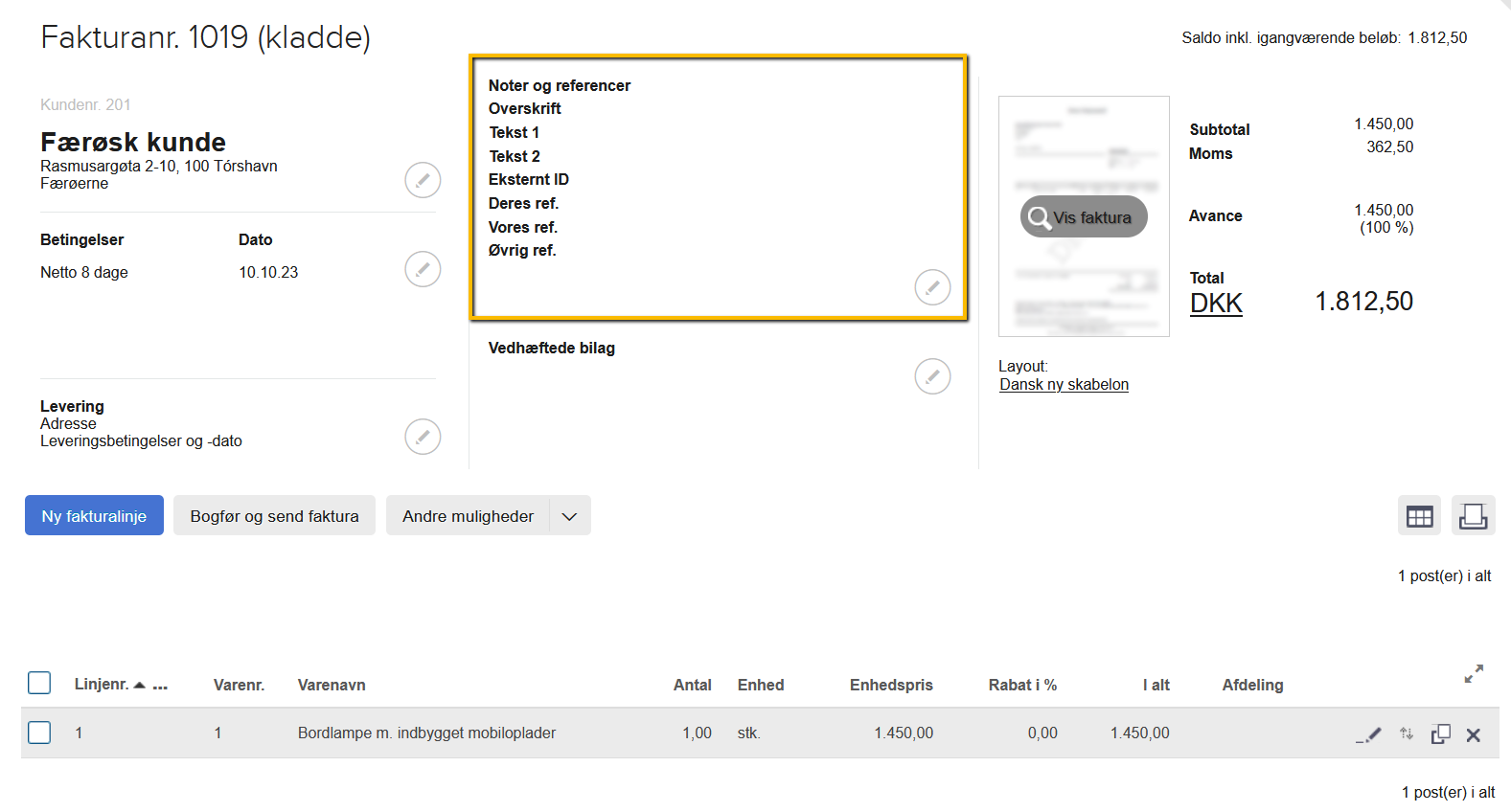 Viser sektionen 'Noter og referencer' i en fakturakladde – bruges til at tilføje en reference eller kontaktperson.