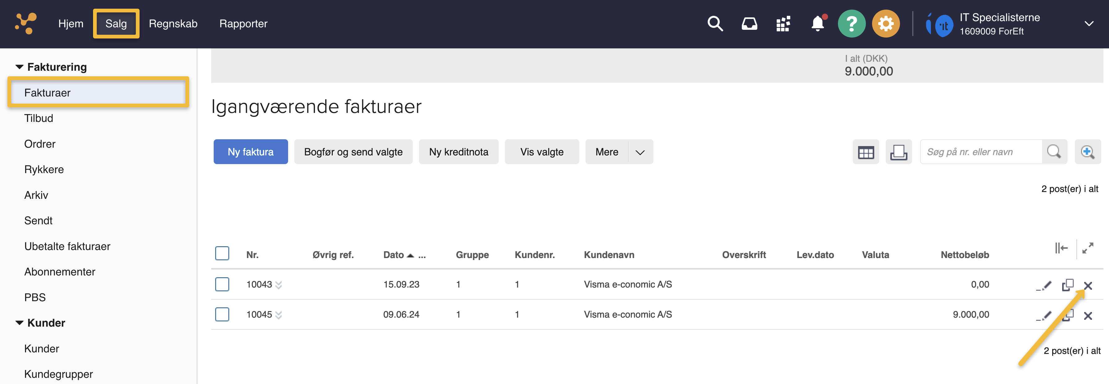Viser slette-ikonet (krydset) i fakturaoversigten i Salg – bruges til at slette en enkelt faktura.
