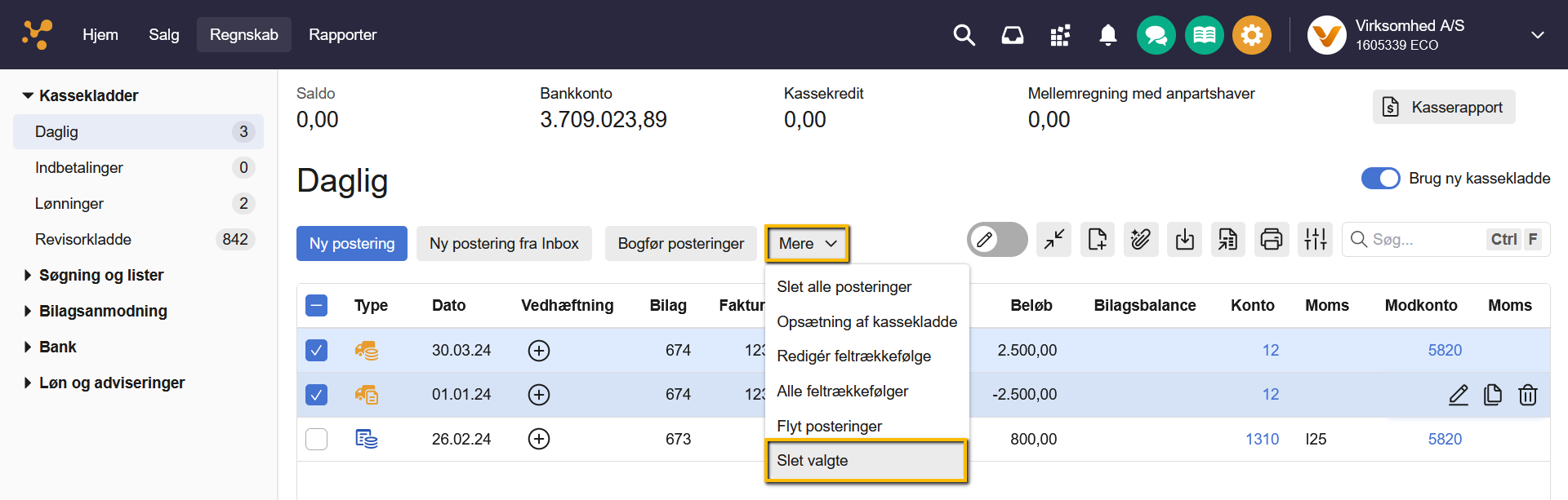 Viser menupunktet 'Slet valgte' under knappen 'Mere' i Kassekladder – bruges til at slette de markerede posteringer.
